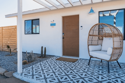 Investing in Vacation Rentals: Luxury vs. Economy Properties